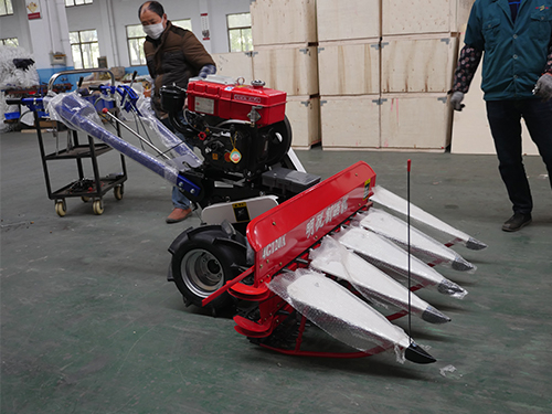 小型收割機(jī)多少錢一臺(tái)啊-自走式割曬機(jī)價(jià)格和圖片